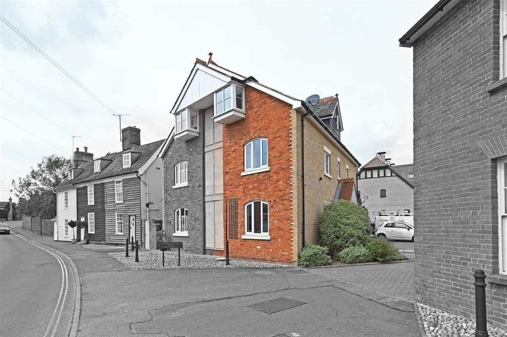 Property photo 2 of 12 Cumberlandmews010.Jpg