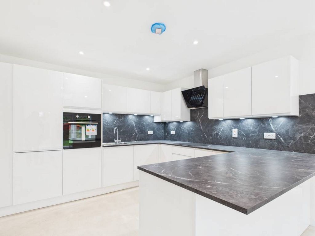 Property photo 2 of 29