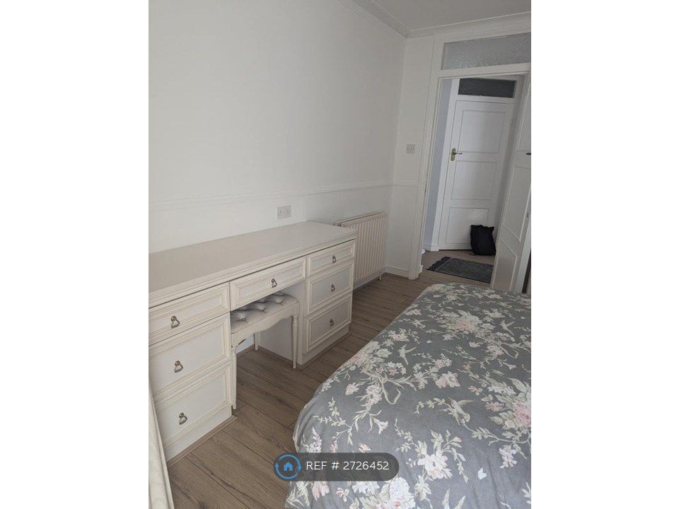 Property photo 3 of 7 Room Available