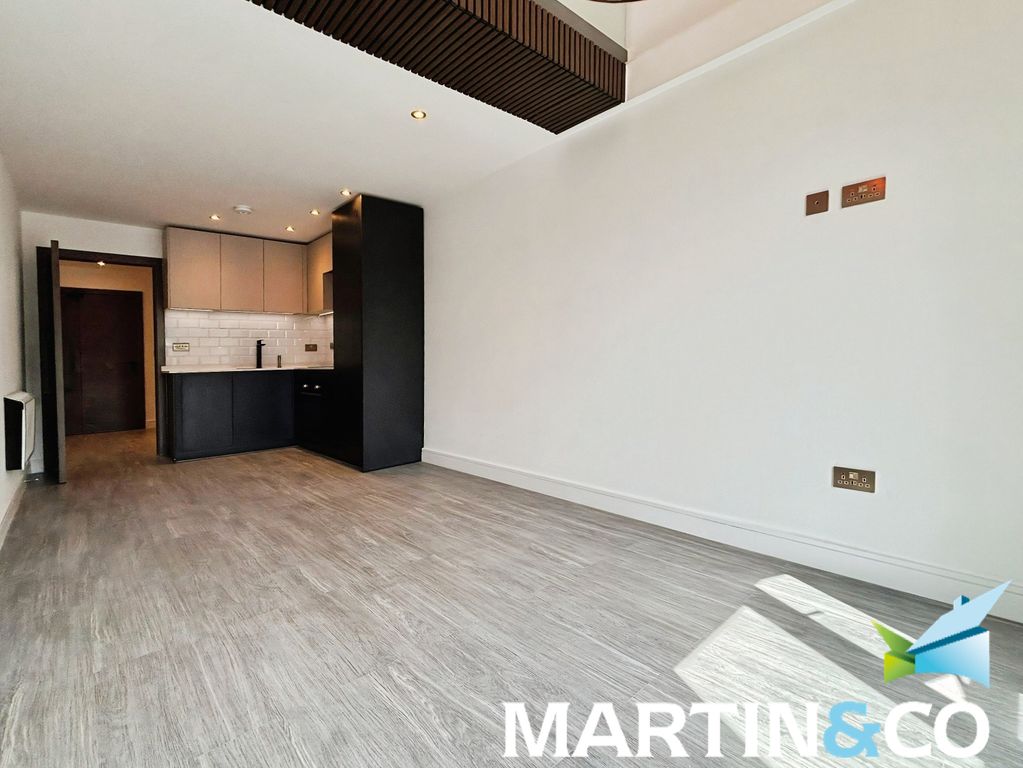 Property photo 2 of 21 c5206B03-Kitchen 20And 20Lounge