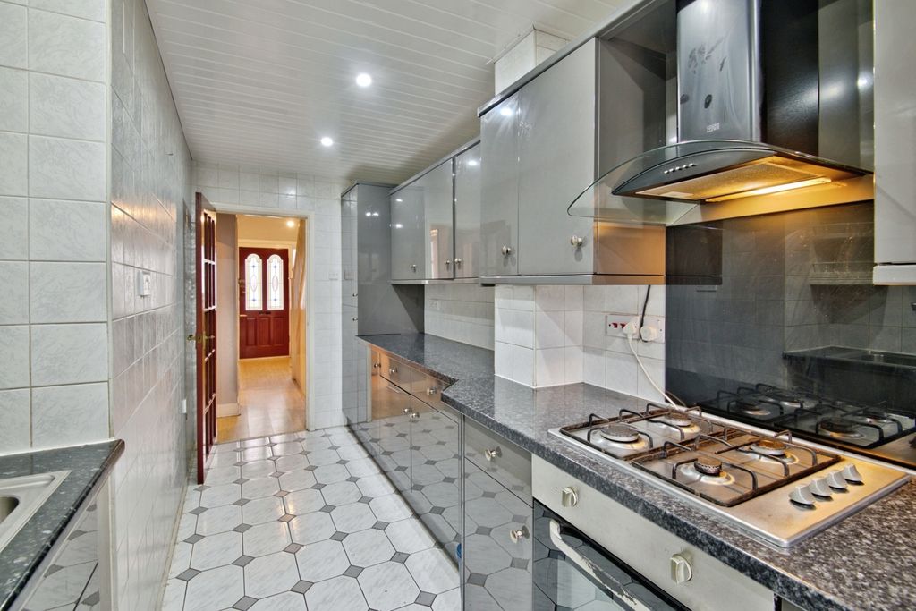 Property photo 2 of 15 Kitchen