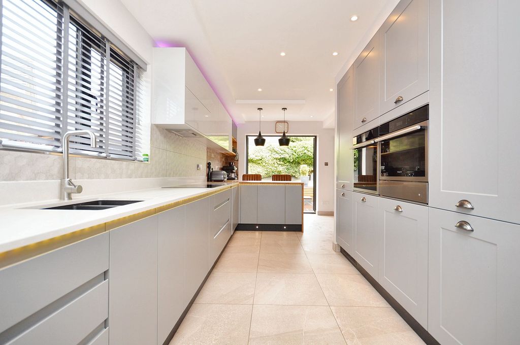 Property photo 2 of 31 Kitchen/Dining Room