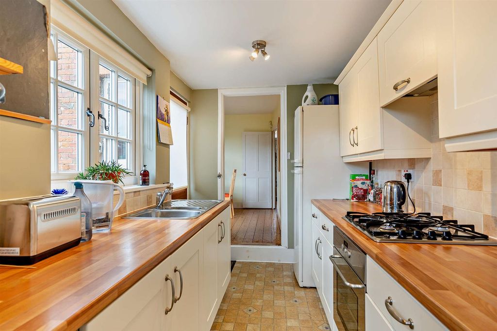 Property photo 3 of 12 8661212-Interior03-800.Jpg