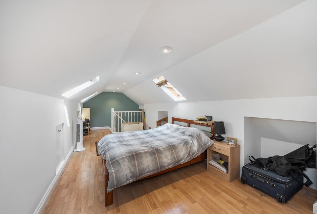 Property photo 3 of 10 1329901-5-689F357...