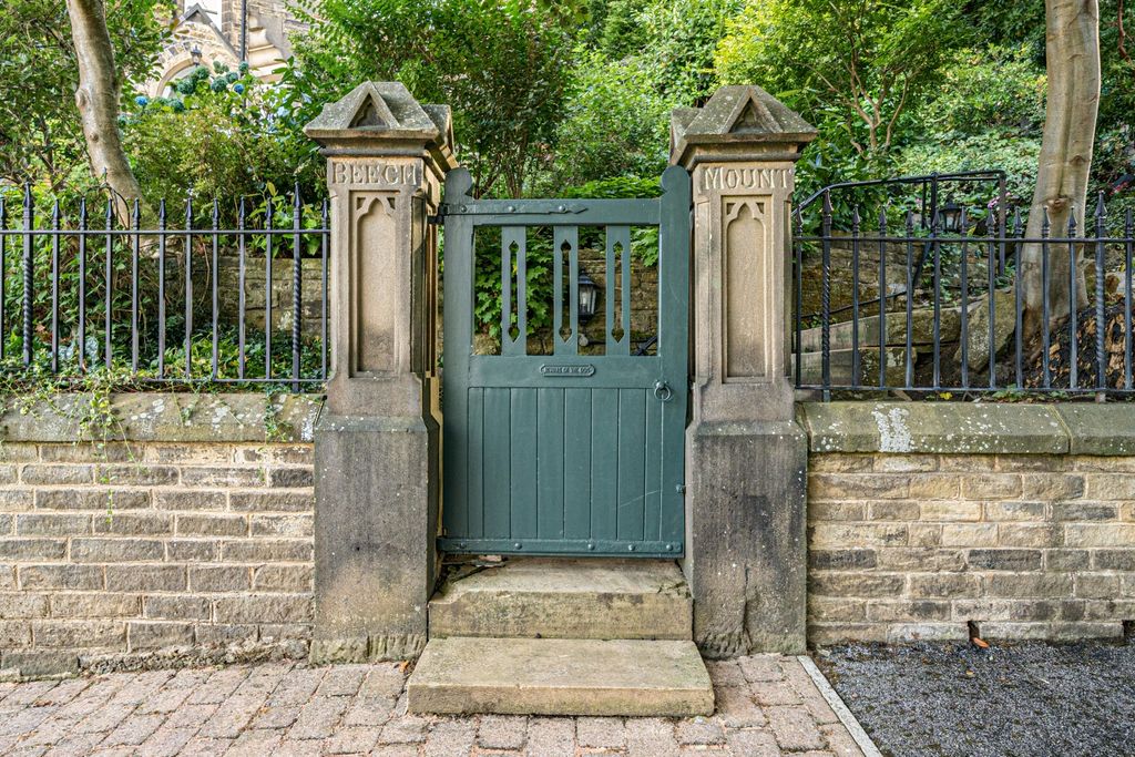 Property photo 2 of 35 Entrance Gate