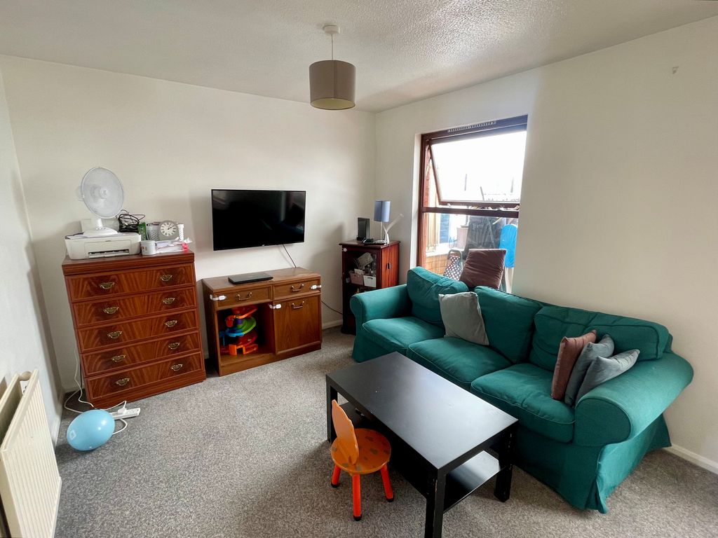 Property photo 3 of 9 Living Area