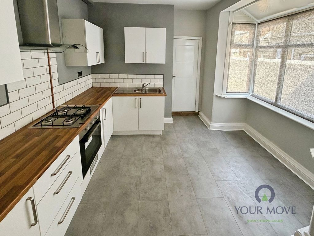 Property photo 3 of 12 Kitchen