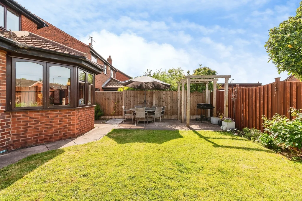 House in Nottingham, Woodthorpe - More