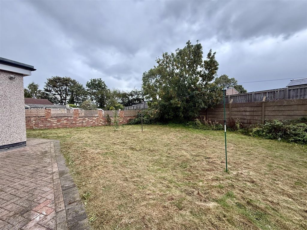 Property photo 3 of 8 Externally