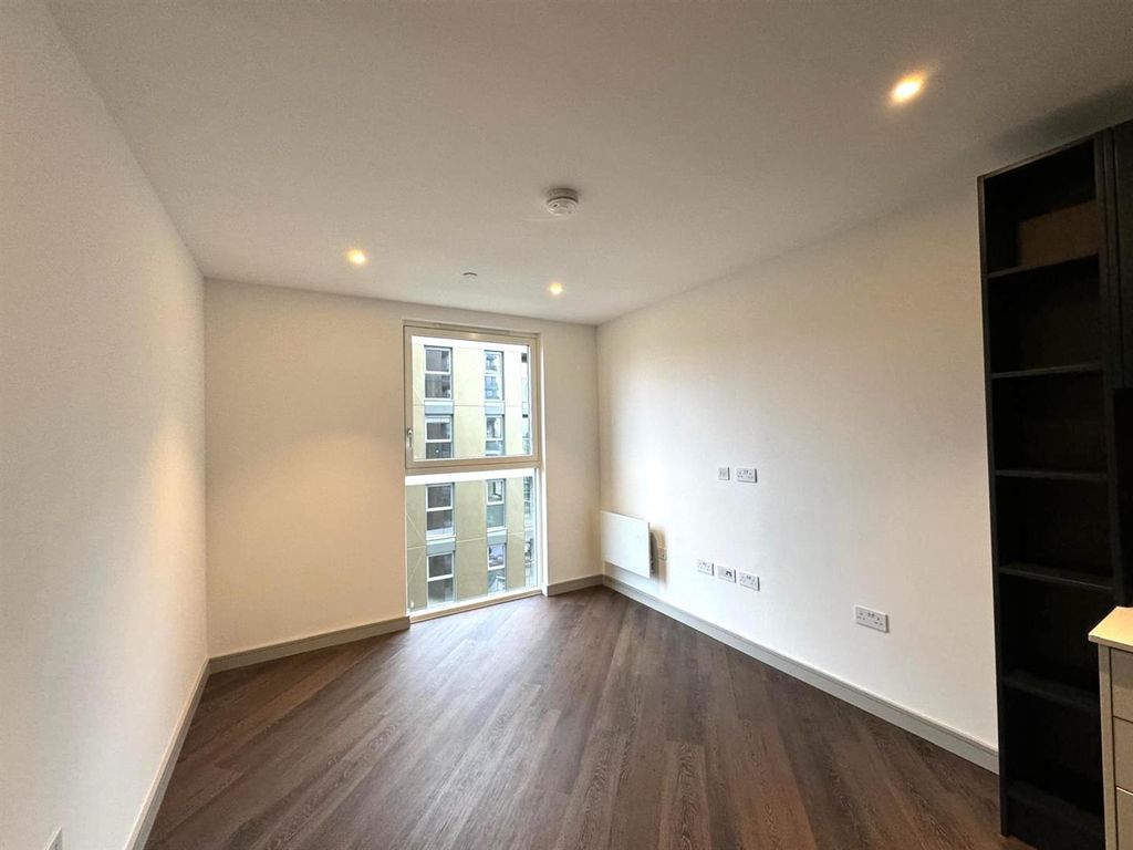 Property photo 2 of 27 Living Rm.Jpg