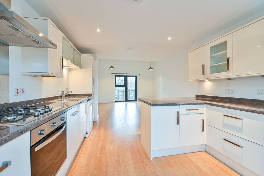 Property photo 3 of 13