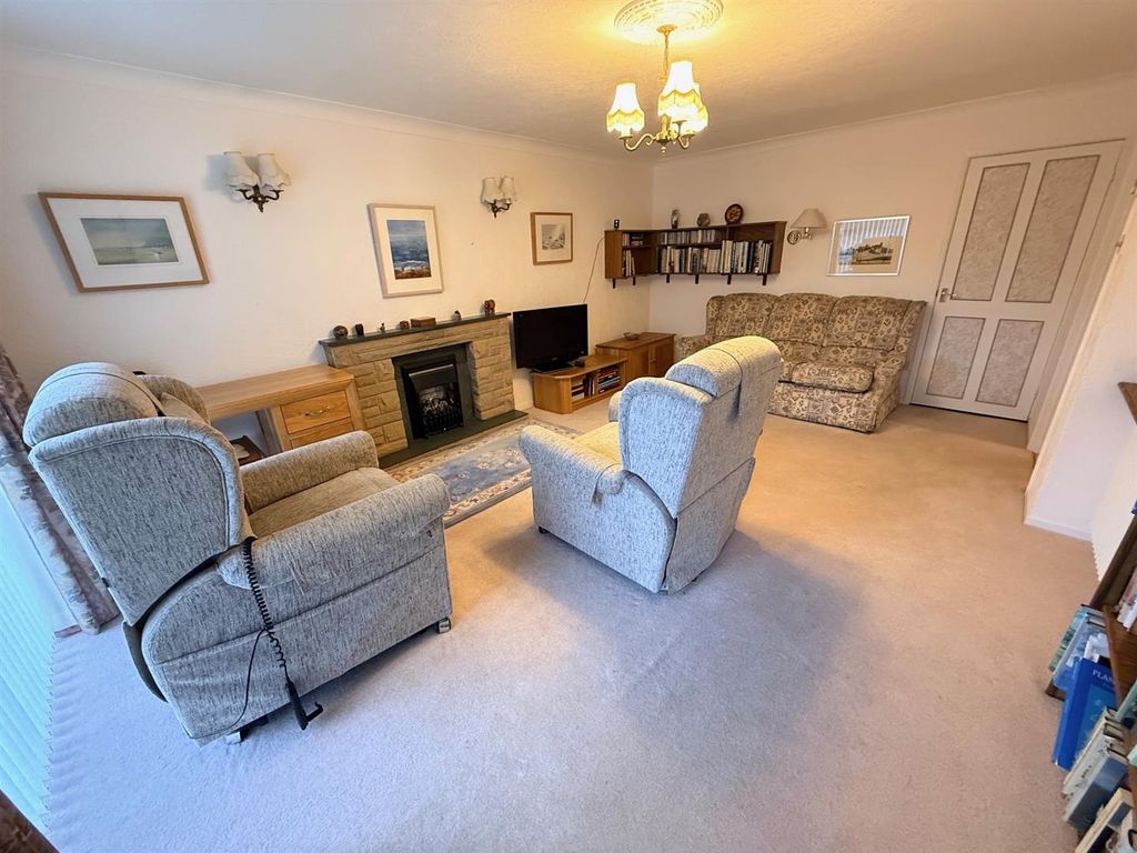 Property photo 2 of 22