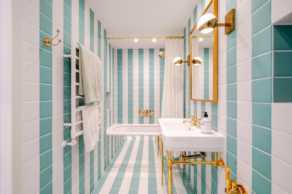 Property photo 2 of 25 Bathroom