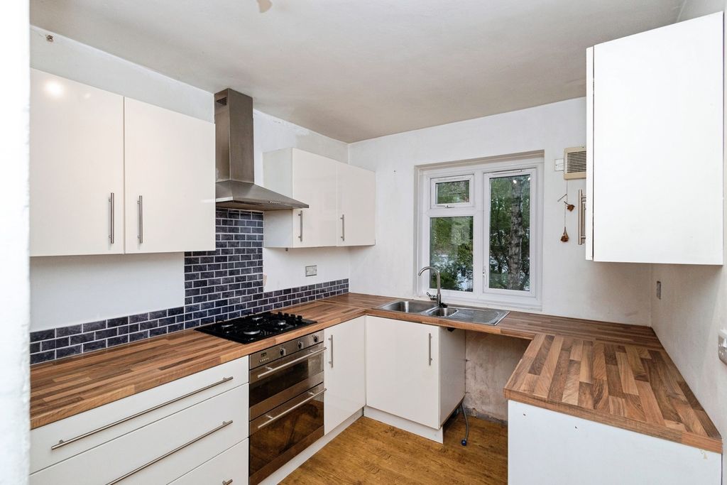 Property photo 3 of 17 Photo