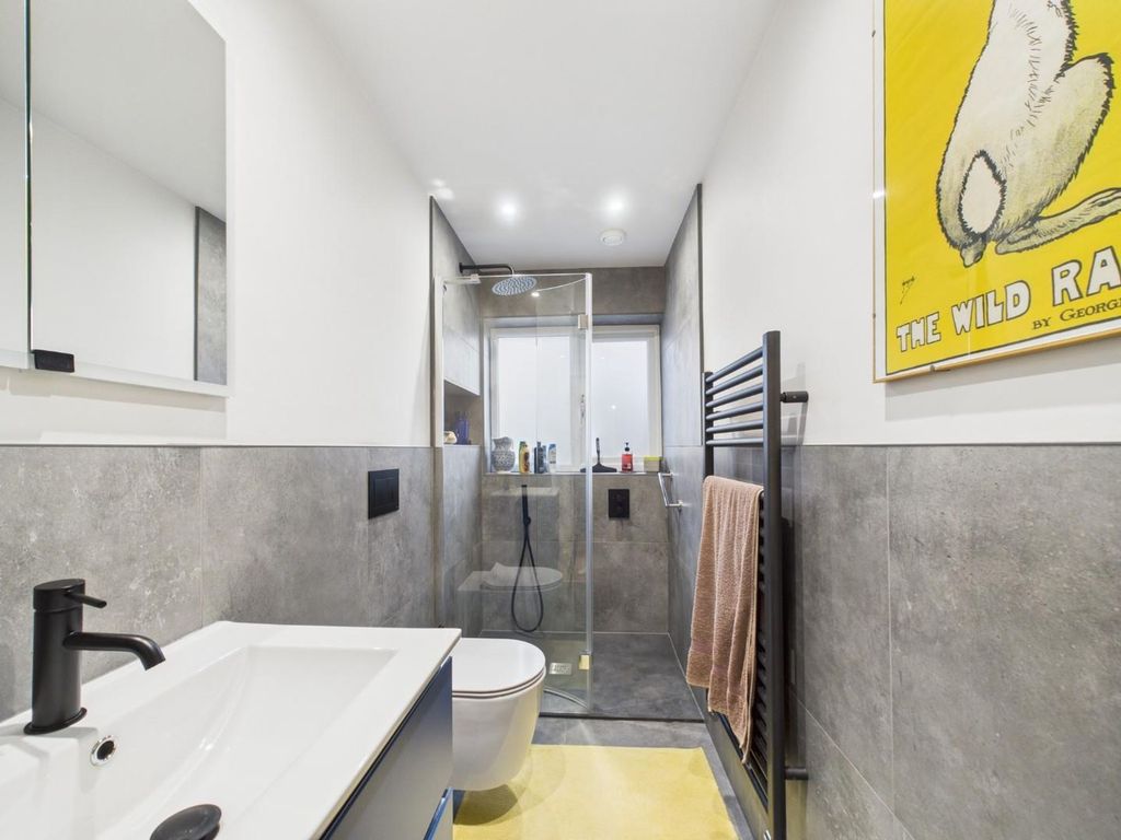 Property photo 3 of 38 Bathroom