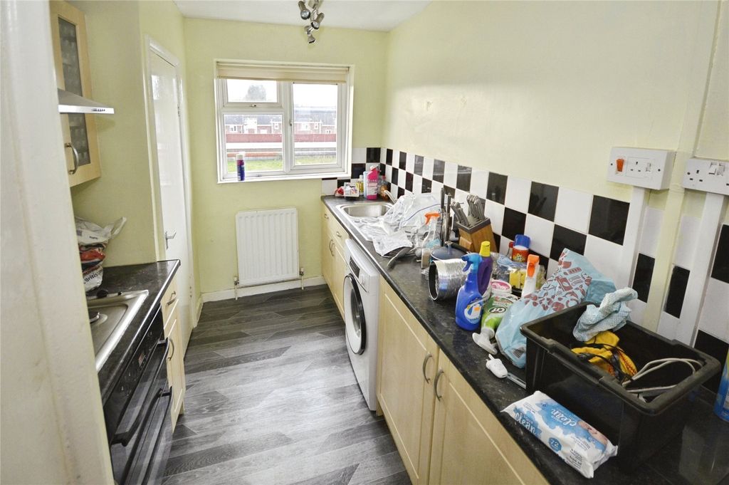 Property photo 3 of 7 Kitchen