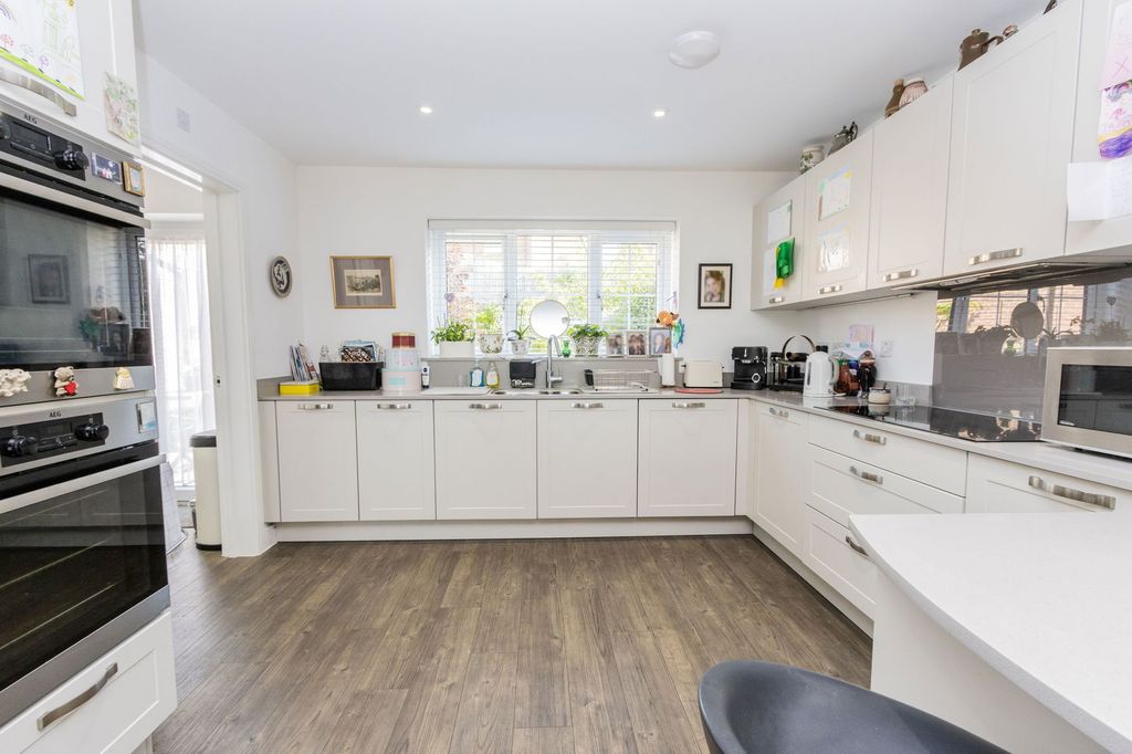 Property photo 2 of 16