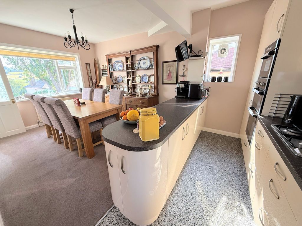Property photo 3 of 42