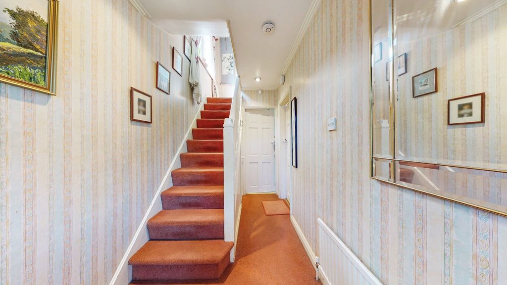 Property photo 3 of 16 Picture No. 11