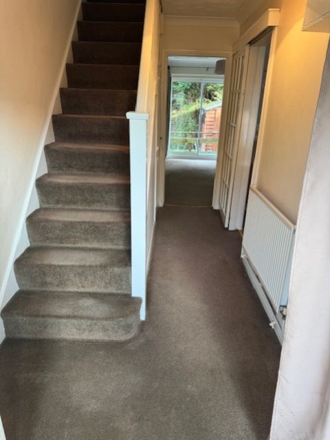 Property photo 2 of 6 29 Ballard Hallway