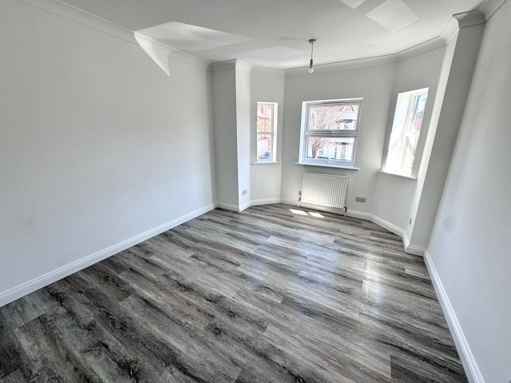 Property photo 3 of 6 Living Room