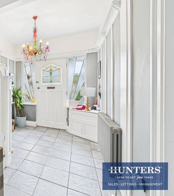Property photo 2 of 18 Hallway