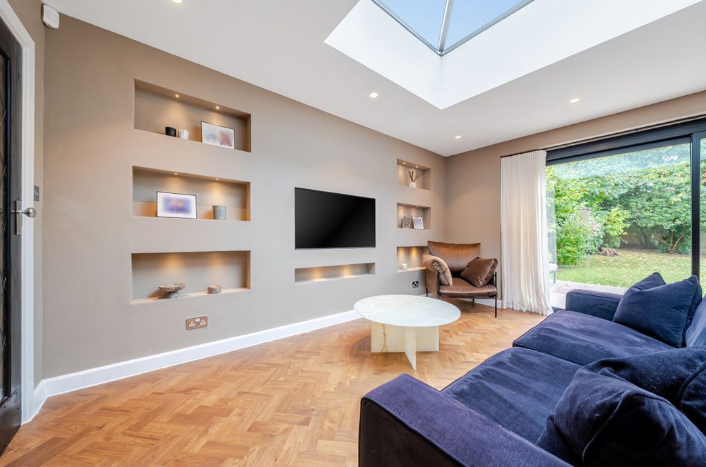 Property photo 3 of 34 1360972-17-68E619...