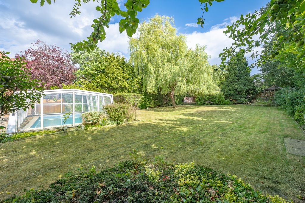 Property photo 2 of 25