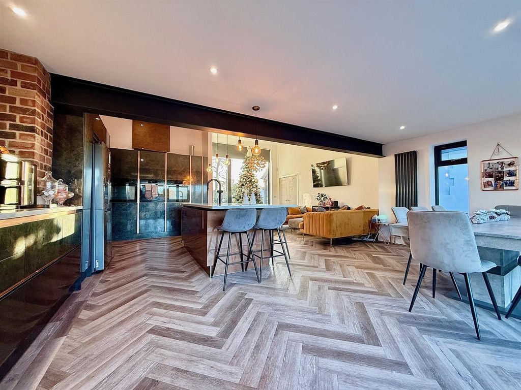 Property photo 2 of 31 Open Plan Kitchen/Dining/Living Room