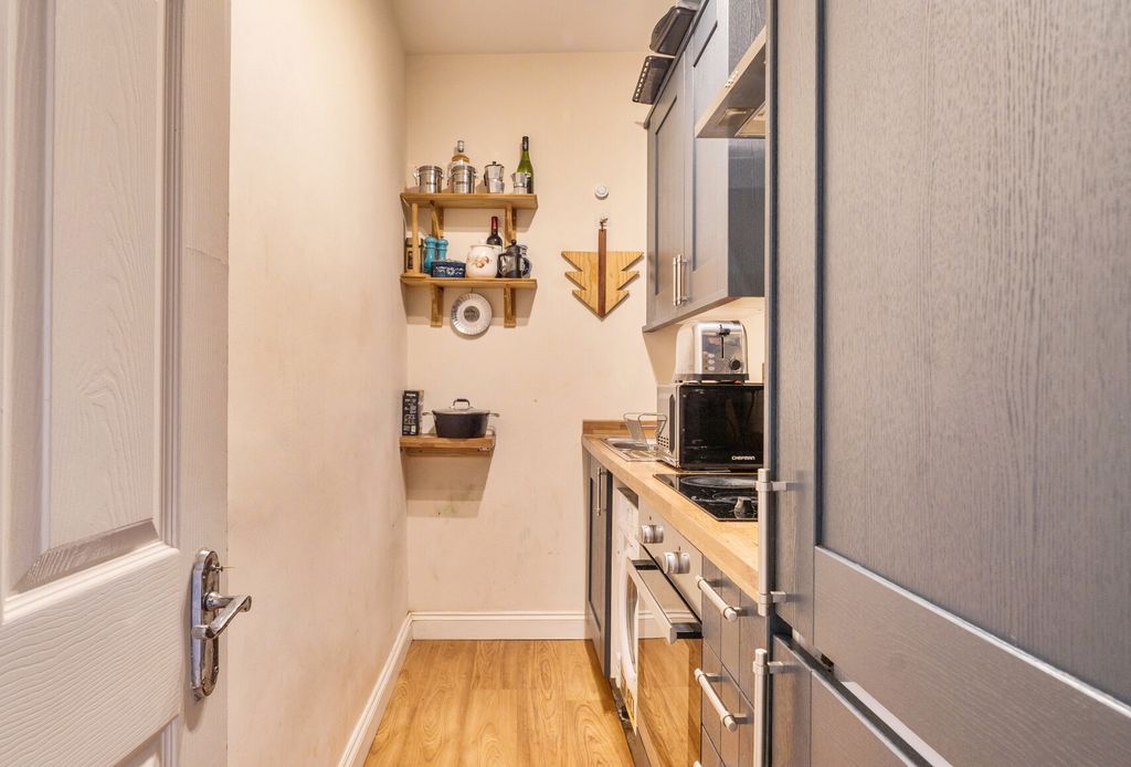Property photo 3 of 10 1473328-10-6A282A...