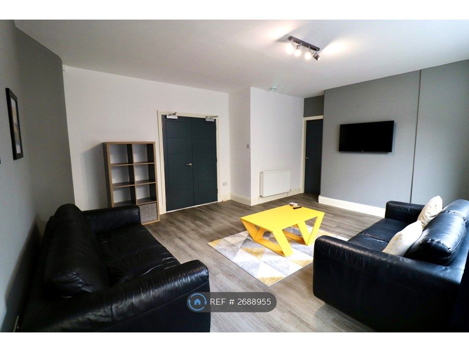 Property photo 2 of 28