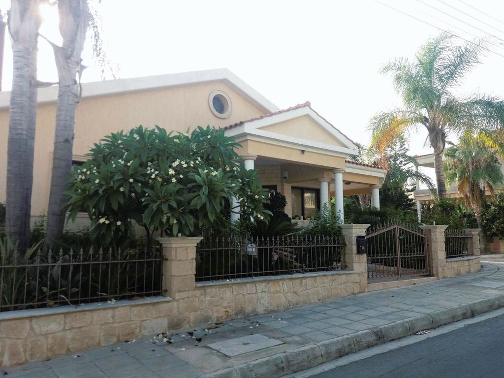 Property photo 2 of 10