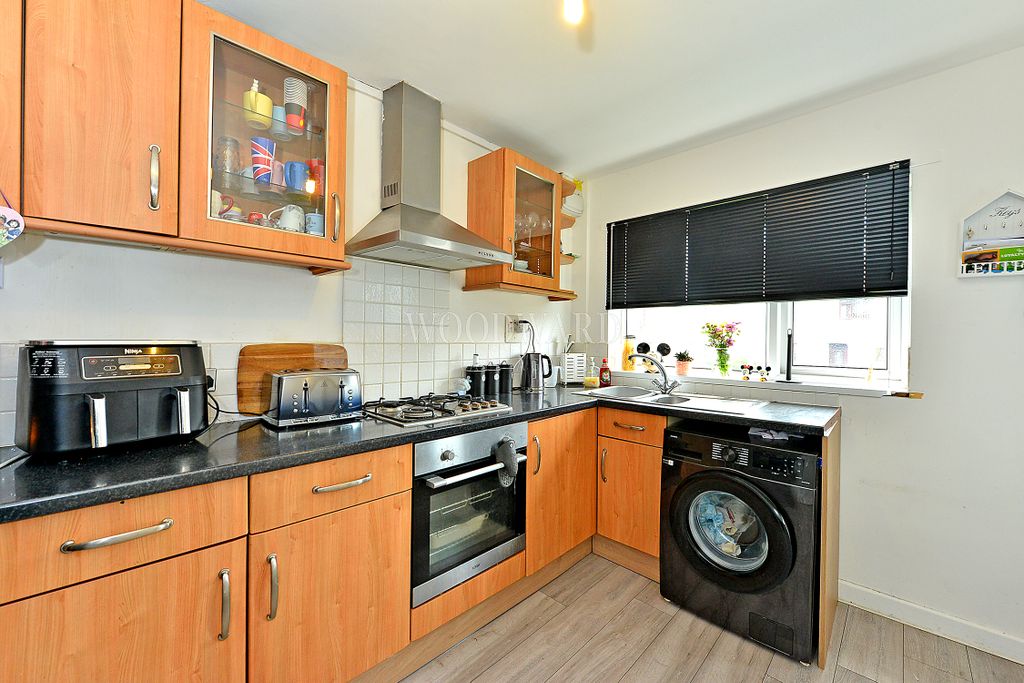 Property photo 3 of 13 Kitchen