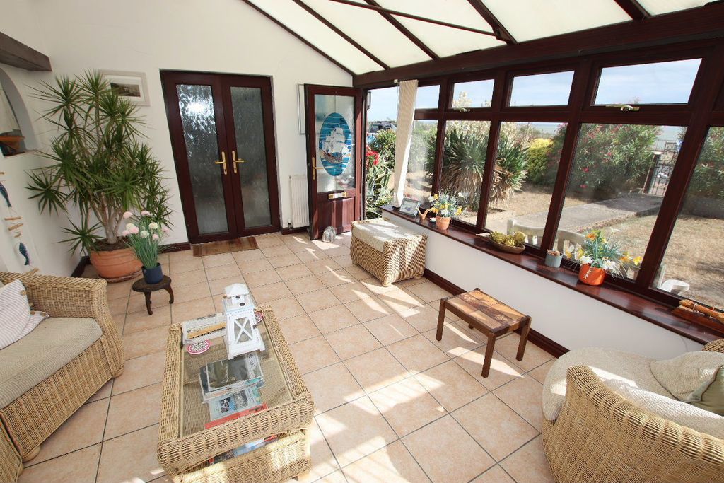 Property photo 3 of 29 Kings Parade 85 - Conservatory 3