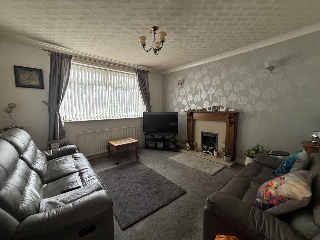 Property photo 2 of 25