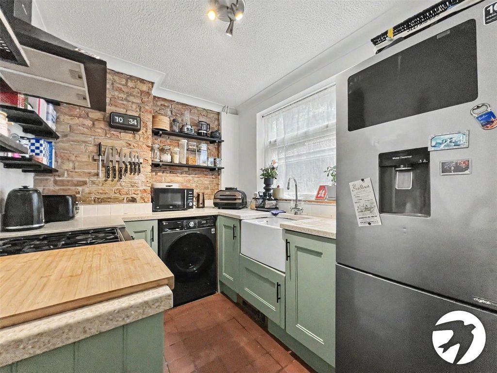 Property photo 3 of 12 Kitchen