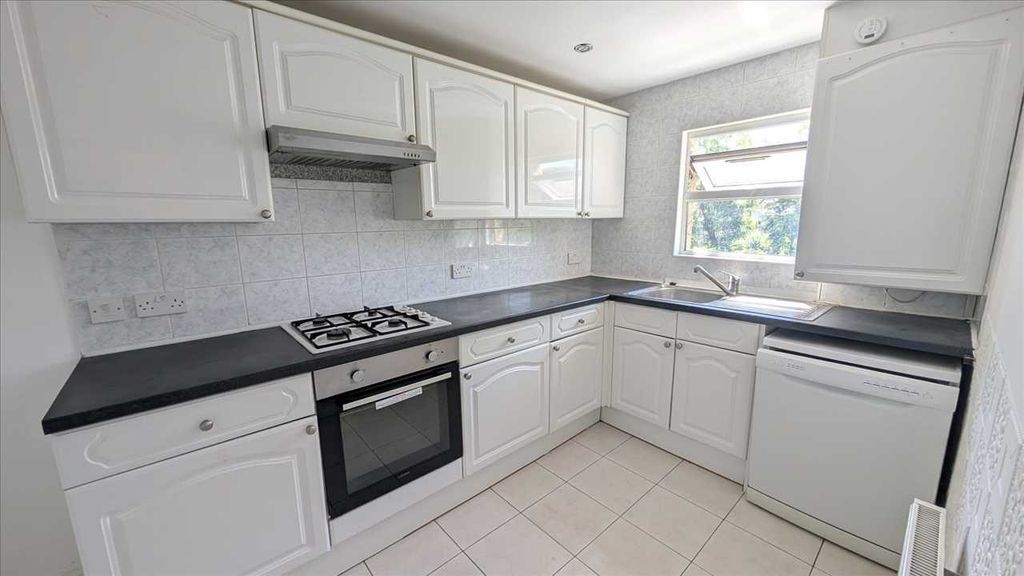 Property photo 3 of 7 Kitchen