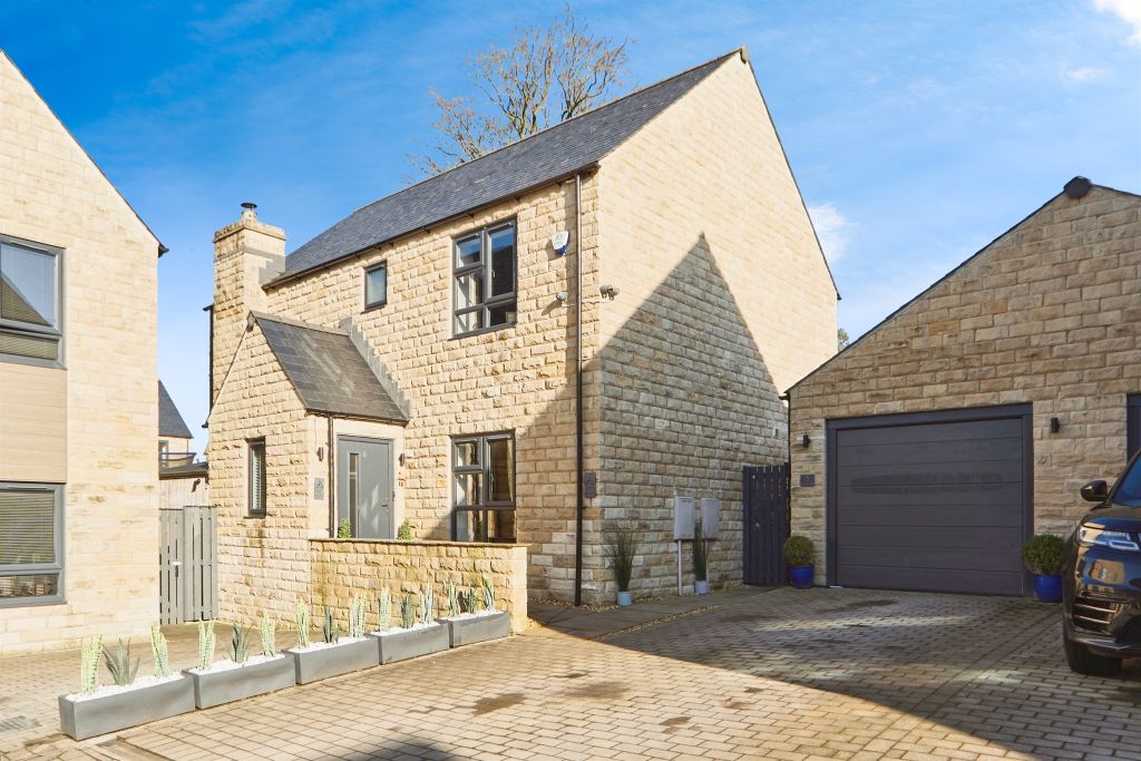 Property photo 2 of 34
