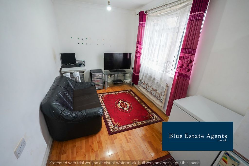 Property photo 3 of 13 Loiunge