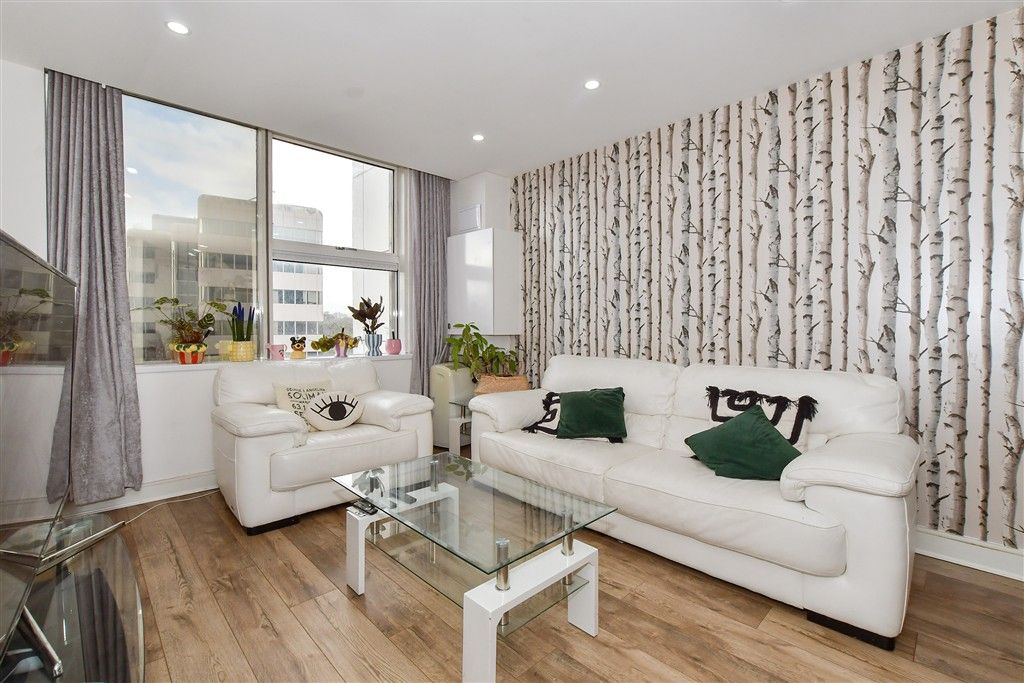 Property photo 2 of 10 Lounge/Kitchen