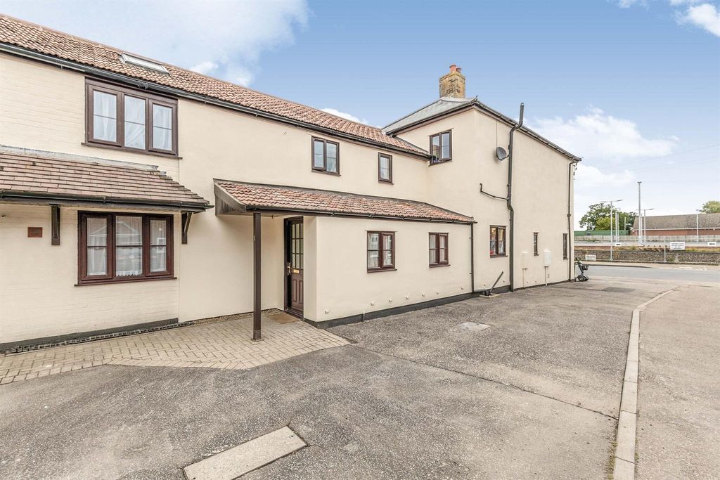 Property photo 1 of 11 Image