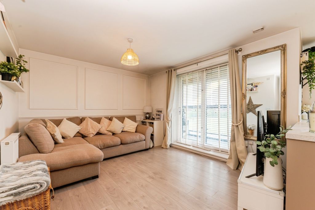 Property photo 3 of 9 Living Room