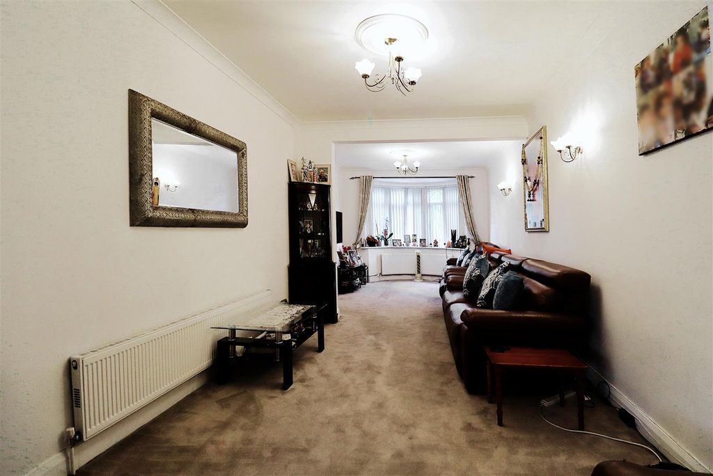 Property photo 2 of 15 Lounge