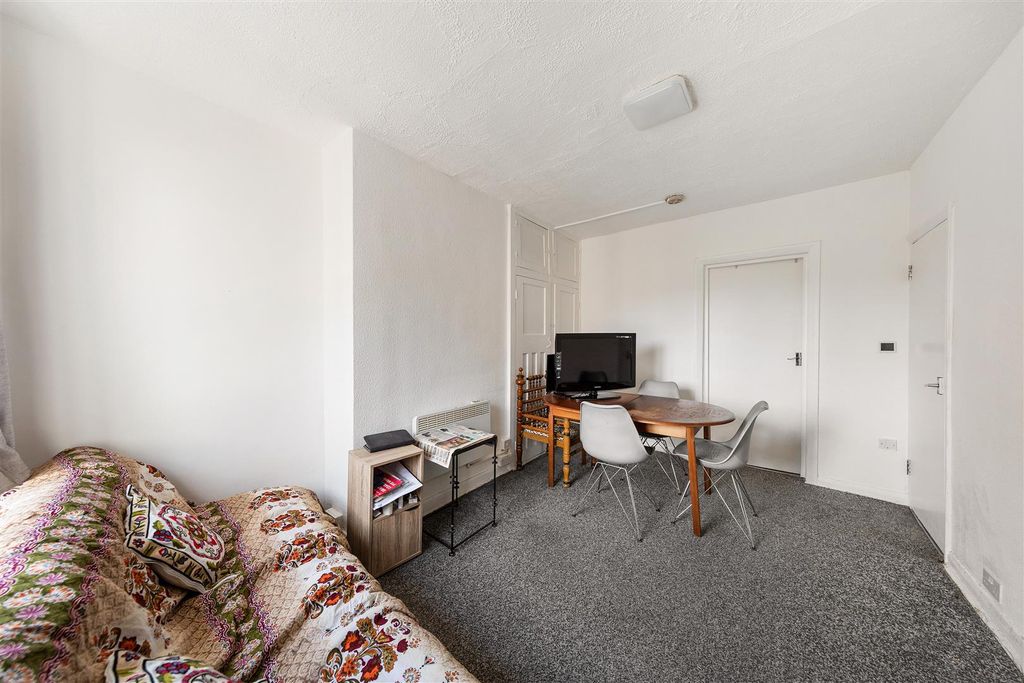 Property photo 3 of 13 Chessington Mansions, E11