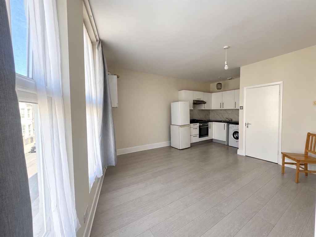 Property photo 3 of 7 A7004796-A1Ca-406d-89A8-5584c729Fe31.Png