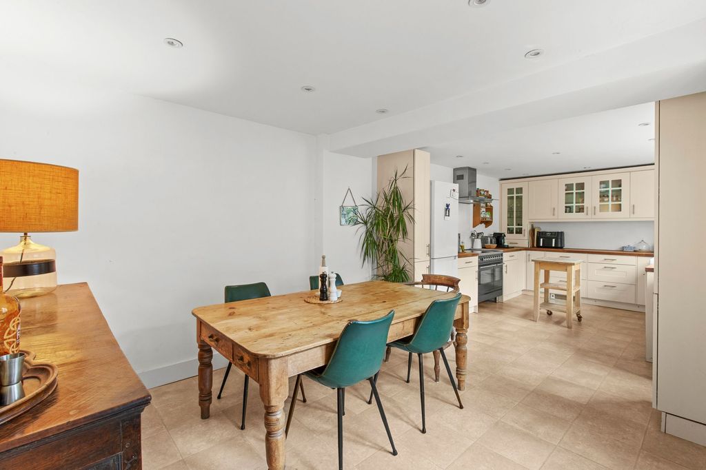 Property photo 3 of 11 Breakfast Room