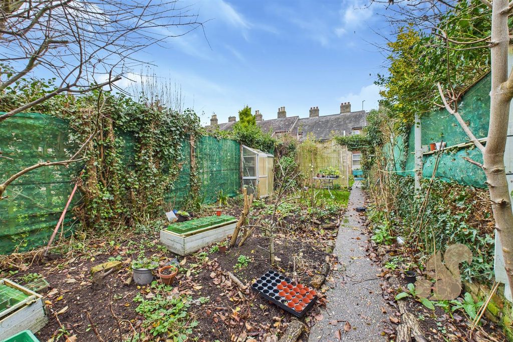 Property photo 3 of 13 Garden