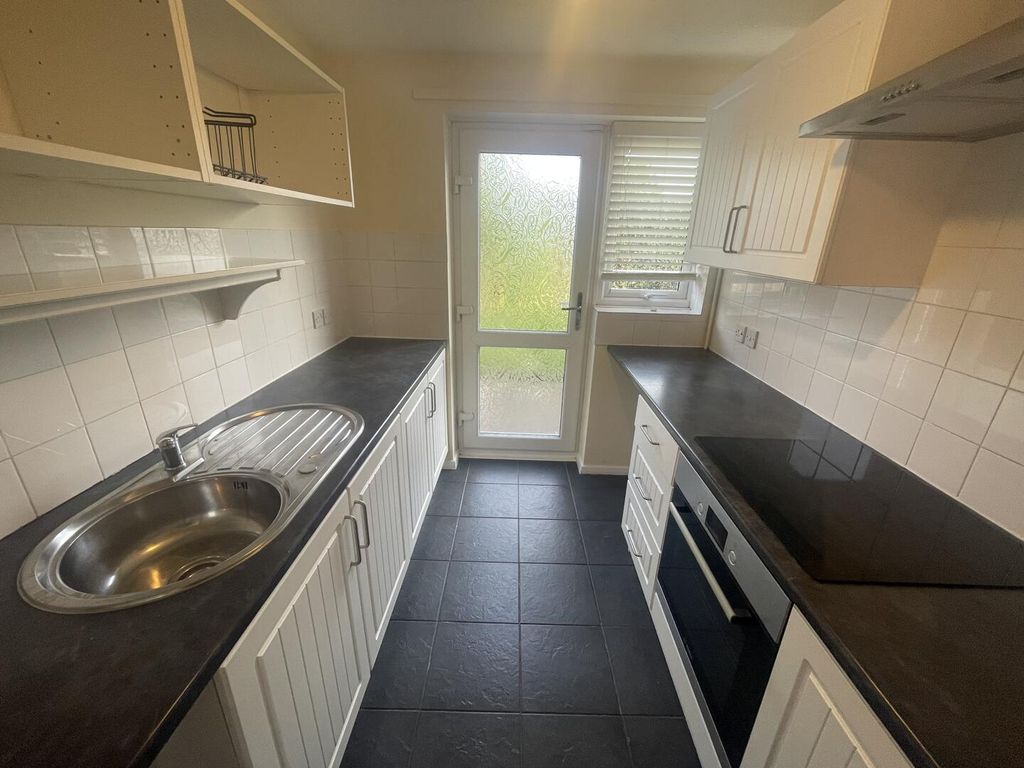 Property photo 2 of 12 Kitchen