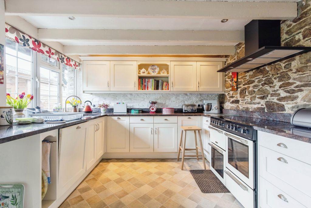 Property photo 2 of 16 Kitchen