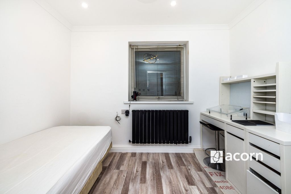 Property photo 3 of 7 Bedroom 2